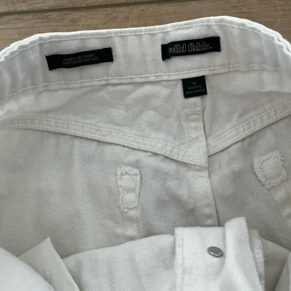 Wild Fable High Rise Distressed White Denim Shorts Size 12 - Picture 8 of 9
